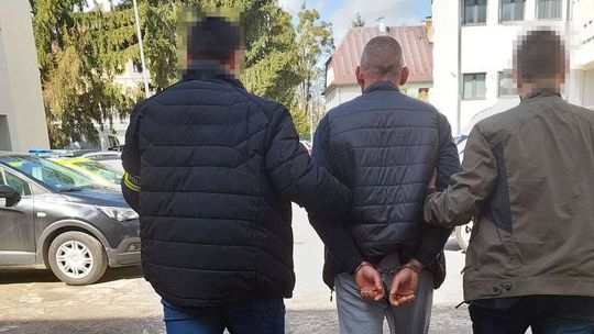 Miał w domu mnóstwo narkotyków. Policja przejęła mefedron i marihuanę