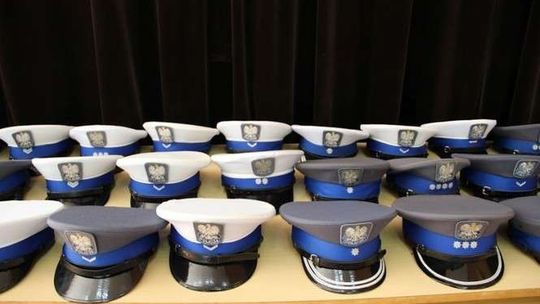 Miał wyzywać słowami "ch...j, pop…eniec". Posądzany policjant przeszedł na emeryturę