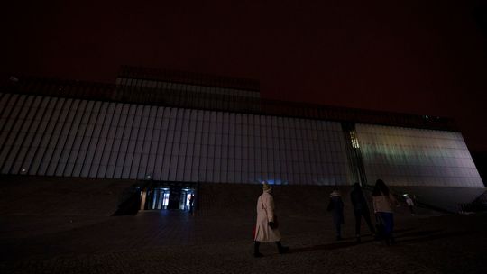 Miała być atrakcją Centrum Spotkania Kultur. Fasada za 2,7 mln zł nie świeci