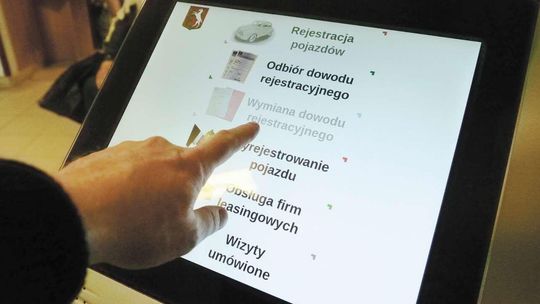 Miała być rewolucja, są problemy. CEPiK 2.0 działa źle i kosztował już o 50 mln zł więcej