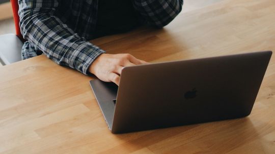 Miała mu przywieźć kilogramy złota. Stracił pół miliona