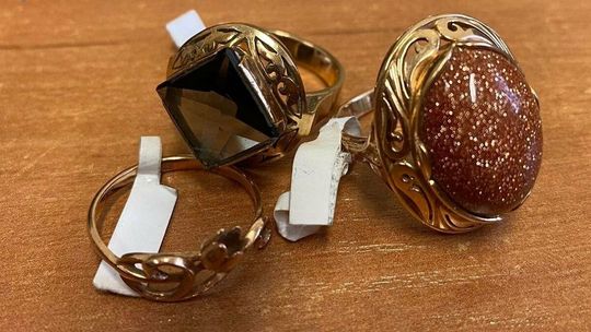 Miała się opiekować staruszkami. Nagle zaczęły znikać pierścionki