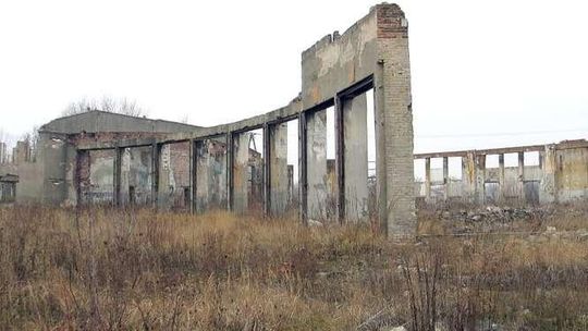 Miało być centrum handlowe, nadal jest ruina