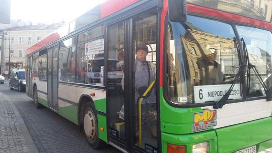 Miało ich nie być, nadal nas wożą. Przybywa starych wozów pod szyldem MPK