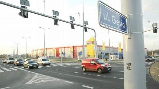 Miały być usprawnienia dla kierowców na ul. Jana Pawła II. Ale nie ma