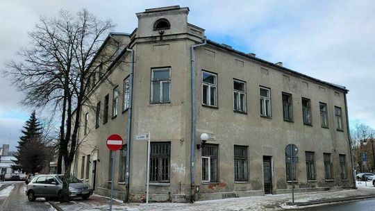 Miasto chce zburzyć "straszydło". Spadkobiercy dawnych właścicieli żądają zwrotu 