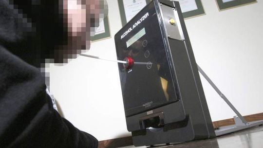 Miasto kupiło alkomaty, ale nie wszędzie dmuchniesz. "Policjanci odsyłali nas z kwitkiem"