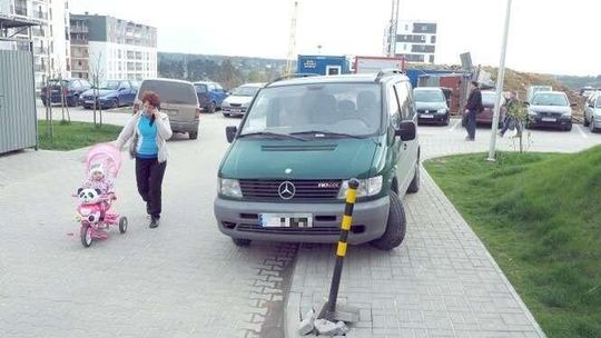 Miasto powinno wymusić budowę parkingów na nowych osiedlach? "Mieszkania będą droższe"