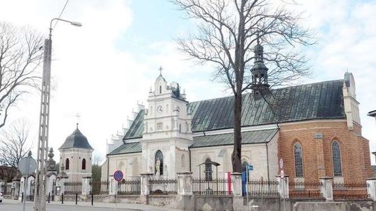 Miasto rozbiera ulicę. Burmistrz chce dać kostkę parafii