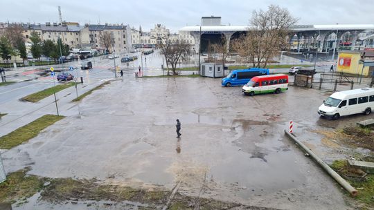 Miasto sprzedaje działkę obok nowego dworca. Może tu powstać galeria handlowa