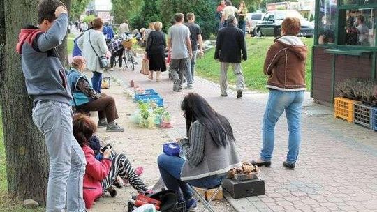 Miasto walczy z ulicznymi handlarzami. Ale oni znaleźli sposób na inkasentów