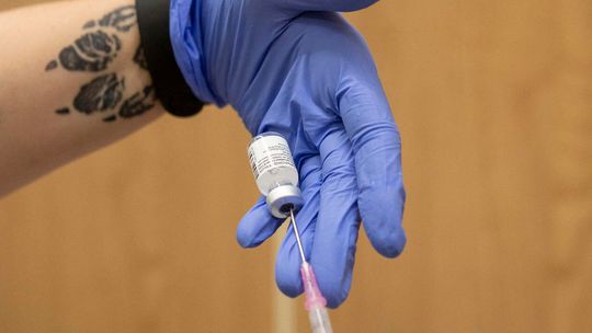 Michał Dworczyk: Mamy zapewnionych 85 mln dawek szczepionki do końca roku