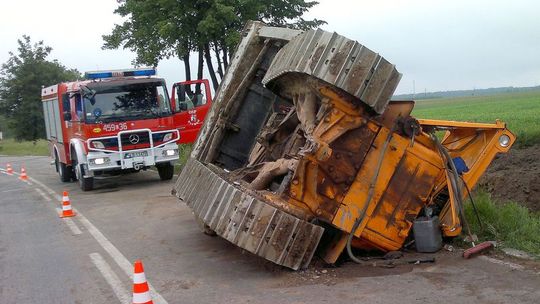Michów: Spychacz spadł z przyczepy