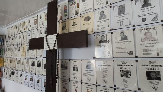 Między karetką a godnością. Ostatni dzień pana Adama 