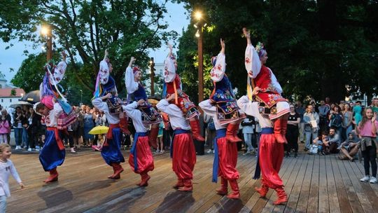 Międzynarodowe tańce na pl. Litewskim w Lublinie [zdjęcia]
