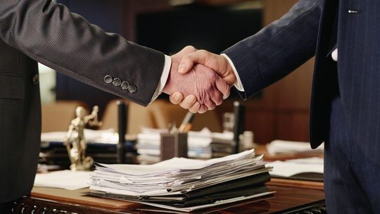 Międzynarodowy biznes w Polsce: Kompleksowa obsługa prawna dla inwestorów zagranicznych