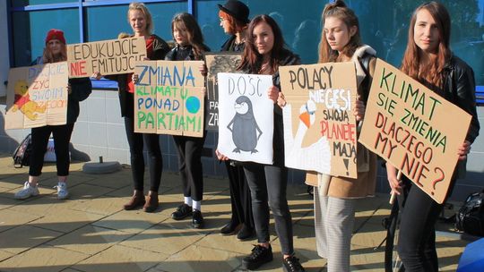 Międzynarodowy Strajk Klimatyczny. Licealiści z Puław w obronie Ziemi [zdjęcia]