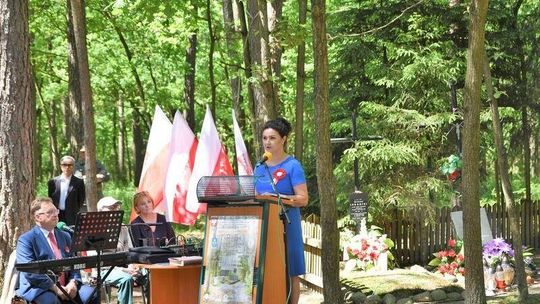 Miejsce zbrodniczego terroru zamieniło się w festyn? „Tutaj trzeba trochę pokory”