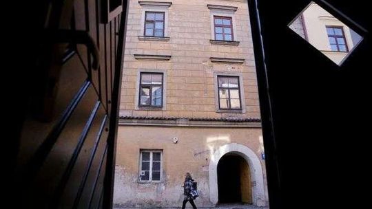 Miejska spółka sprzedaje 500-letnią kamienicę przy ul. Złotej. Za 3 mln zł