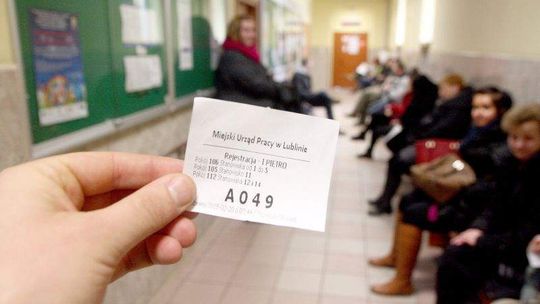 Miejski Urząd Pracy: Stań w kolejce po numerek... do kolejki