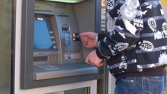 Mieli fałszywe karty. W Krasnymstawie wypłacali pieniądze ludzi z USA