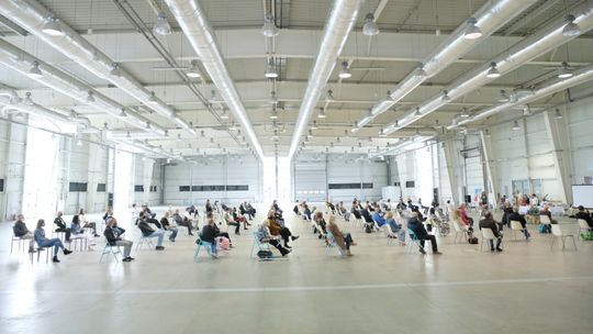 Mieli jechać do Rzymu, ale epidemia pokrzyżowała plany. Niezwykła msza w hali Targów Lublin