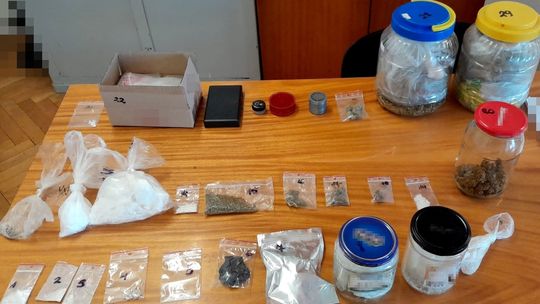 Mieli narkotyki warte ponad 100 tys. złotych. Cztery osoby zatrzymane 