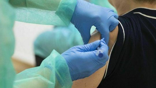 Mieli powikłania, chcą pieniędzy. Odszkodowanie po szczepieniach przeciwko Covid-19