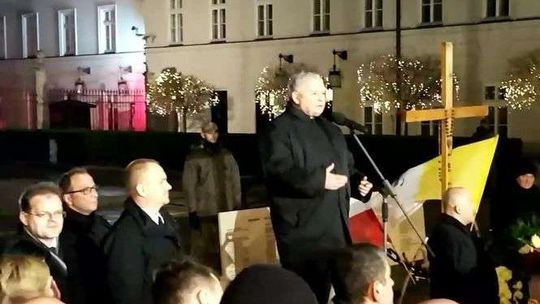 Miesięcznica smoleńska i kontrmanifestacja. J. Kaczyński: "prymitywny darwinizm społeczny"