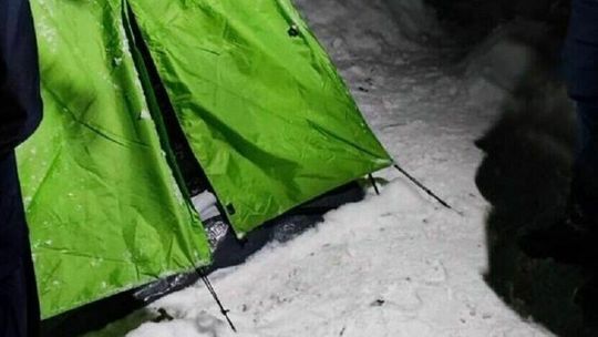 Mieszkała w namiocie w środku lasu. Sprawą kobiety zajął się sąd