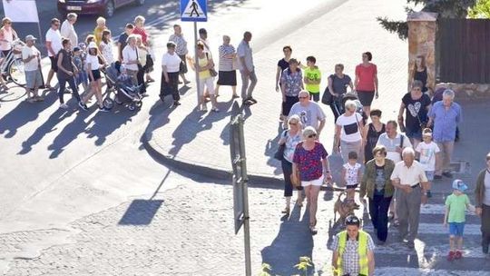 Mieszkańcy blokowali ulicę, chcą poprawy bezpieczeństwa. "Protestujemy. Ronda oczekujemy"