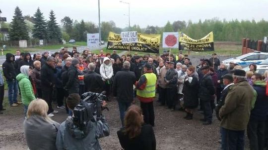 Mieszkańcy Czerniejowa i okolic protestowali. "Precz z krematorium!" 