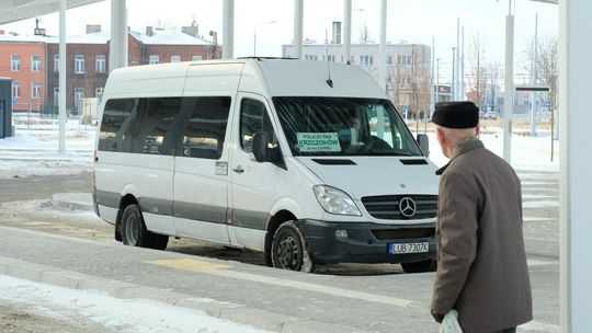 Mieszkańcy czują się wykluczeni komunikacyjnie. Gmina odpiera zarzuty