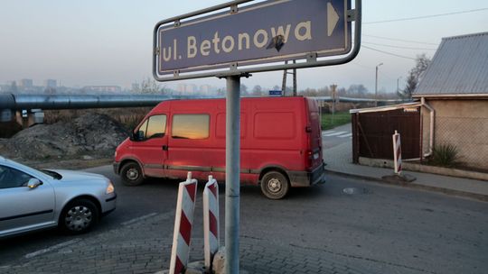 Mieszkańcy dzielnicy Za Cukrownią nie ustępują. Zamierzają blokować drogę