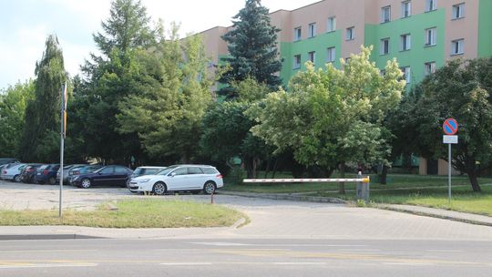 Mieszkańcy jednego z bloków w Białej Podlaskiej pożegnają się z parkingiem? "Zostaliśmy zlekceważeni"