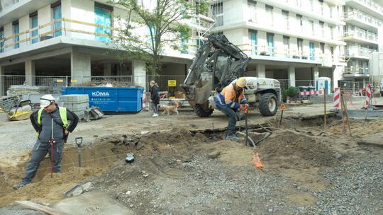 Mieszkańcy kilku kamienic w centrum poczekają dłużej na ciepłe kaloryfery. Dlaczego?