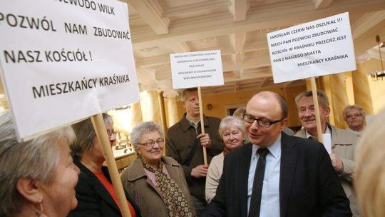 Mieszkańcy Kraśnika przyjechali do wojewody. "Pozwól nam zbudować nasz kościół!"