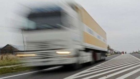 Mieszkańcy mają dosyć tirów. Miasto zbada natężenie ruchu