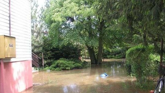 Mieszkańcy miasta gromadzą worki. Szykują się na powódź