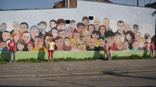 Mieszkańcy na ścianie sklepu. Nowy mural na Bronowicach