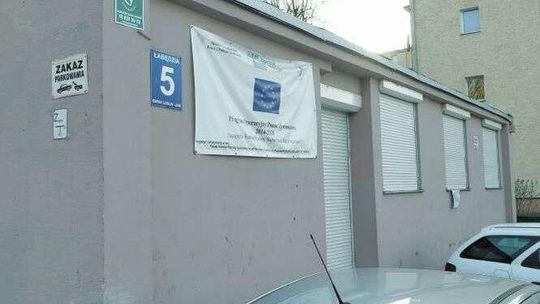 Mieszkańcy nie chcą magazynu żywności dla ubogich. "Tu powinien powstać parking"