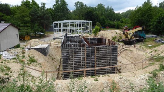 Mieszkańcy oburzeni zatruwaniem Wisły. "Ściek w dalszym ciągu spływa do rzeki i nikt z tym nic nie robi"