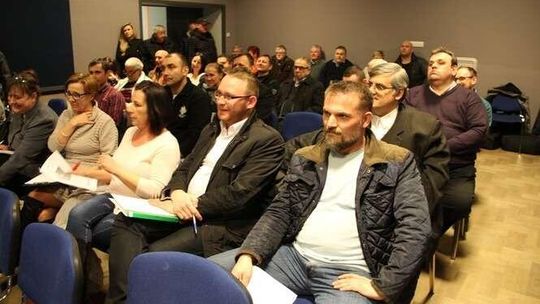 Mieszkańcy przeciwko wytwórni pasz. Inwestor: "Nie będziemy uciążliwi dla otoczenia"