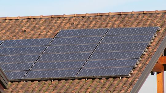 Mieszkańcy Radzynia Podlaskiego potwierdzają usterki z fotowoltaiką, a firma obszernie tłumaczy