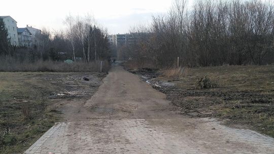 Mieszkańcy ul. Rumiankowej w Lublinie brnęli przez błoto. Teraz będą mieć nieco lżej