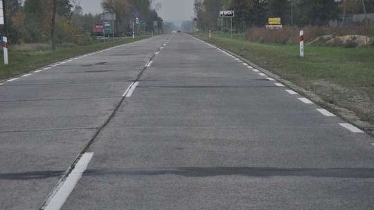 Mieszkańcy walczą o remont drogi Włodawa-Żuków. Mają dość betonowych płyt