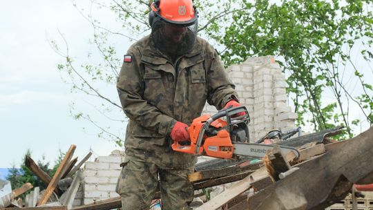 Mieszkańcy walczą ze skutkami przejścia trąby powietrznej. Wiadomo, kiedy otrzymają pomoc