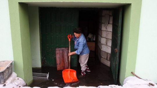 Mieszkańcy wsi: Lotnisko nas zalewa!