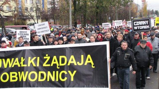 Mieszkańcy wyszli na ulice. Ruch tirów sparaliżowany (zdjęcia)