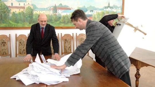 Mieszkańcy zdecydowali o nazwie ulicy. Socjalista wygrał z papieżem